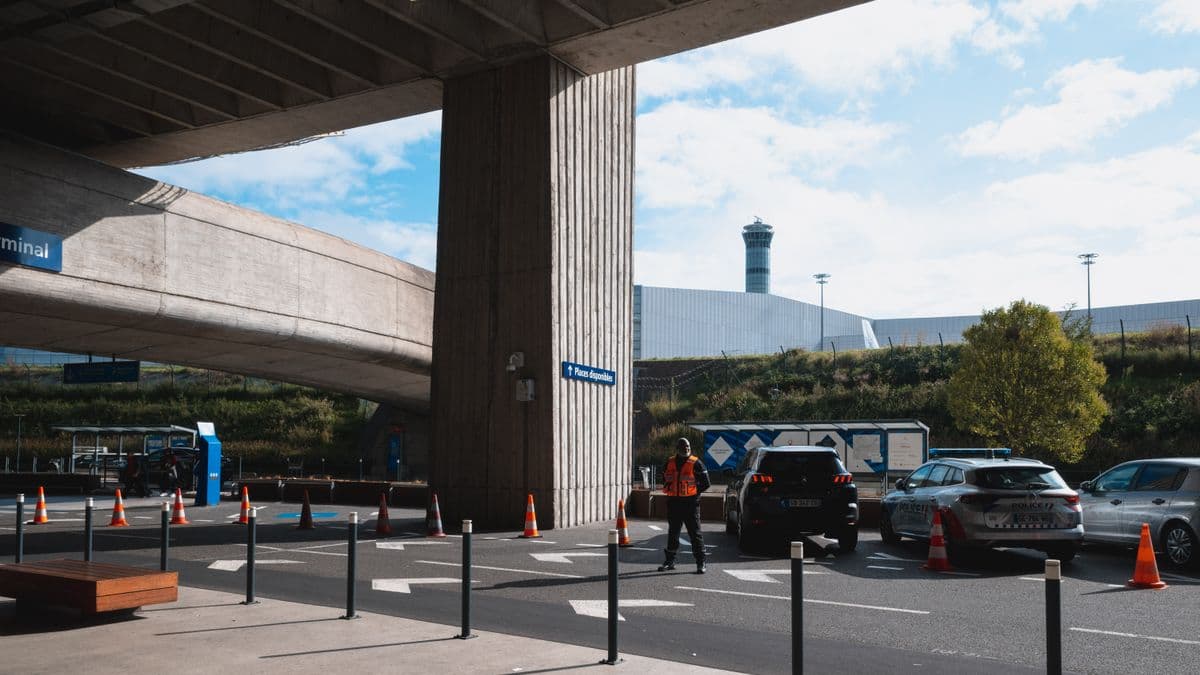 Paris CDG to Central Paris: RER B, Bus or Taxi Compared