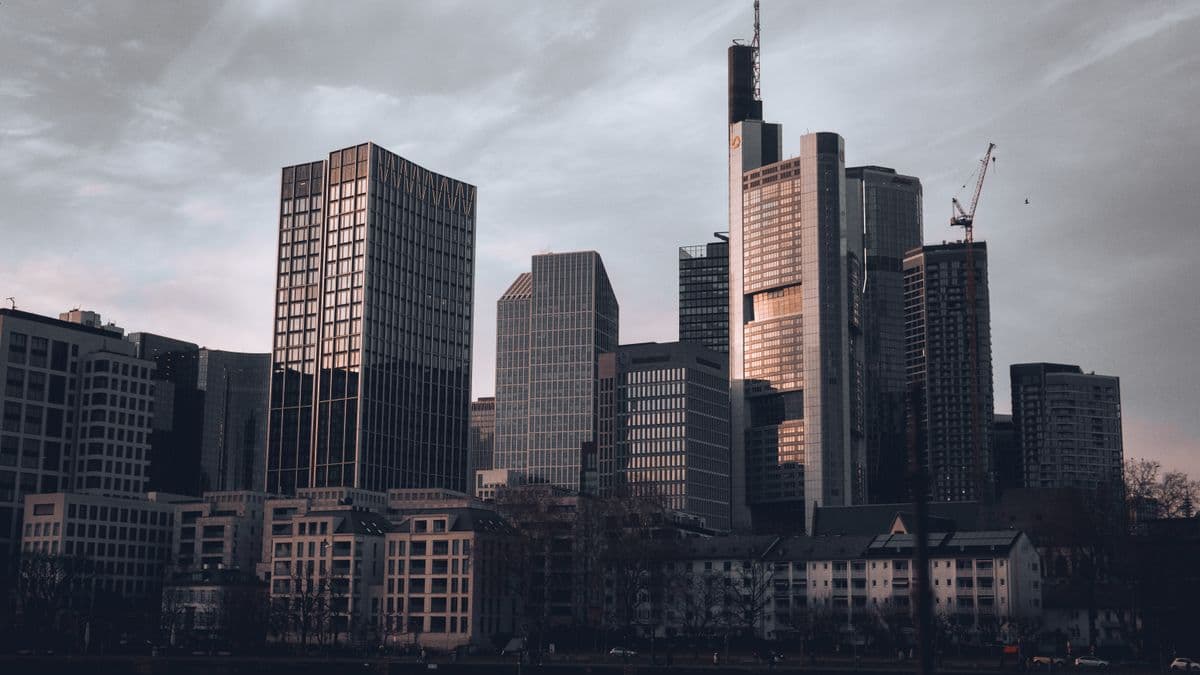 Long Layover at Frankfurt Airport (FRA): Sleep, Shower & What to Do