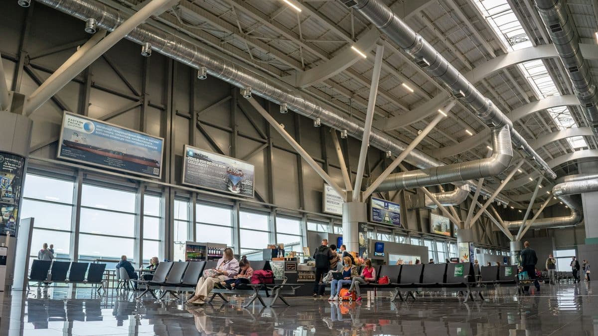 Hong Kong Airport Lounges You Can Pay to Enter (Walk-In Day Passes)