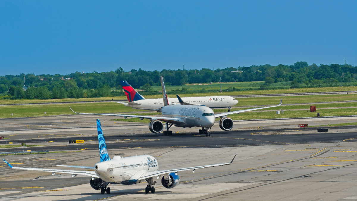 JFK to Manhattan: AirTrain, Subway, LIRR or Taxi Compared