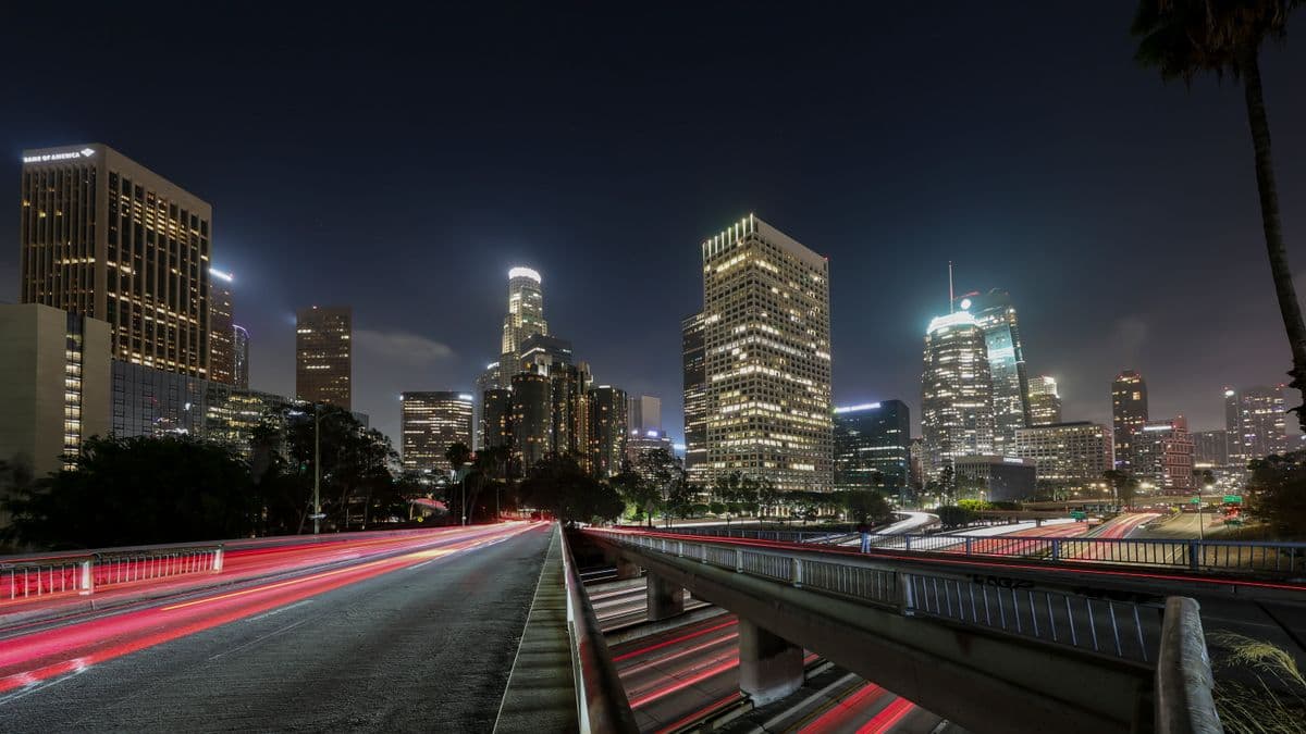 Long Layover at Los Angeles (LAX): Sleep, Shower & What to Do