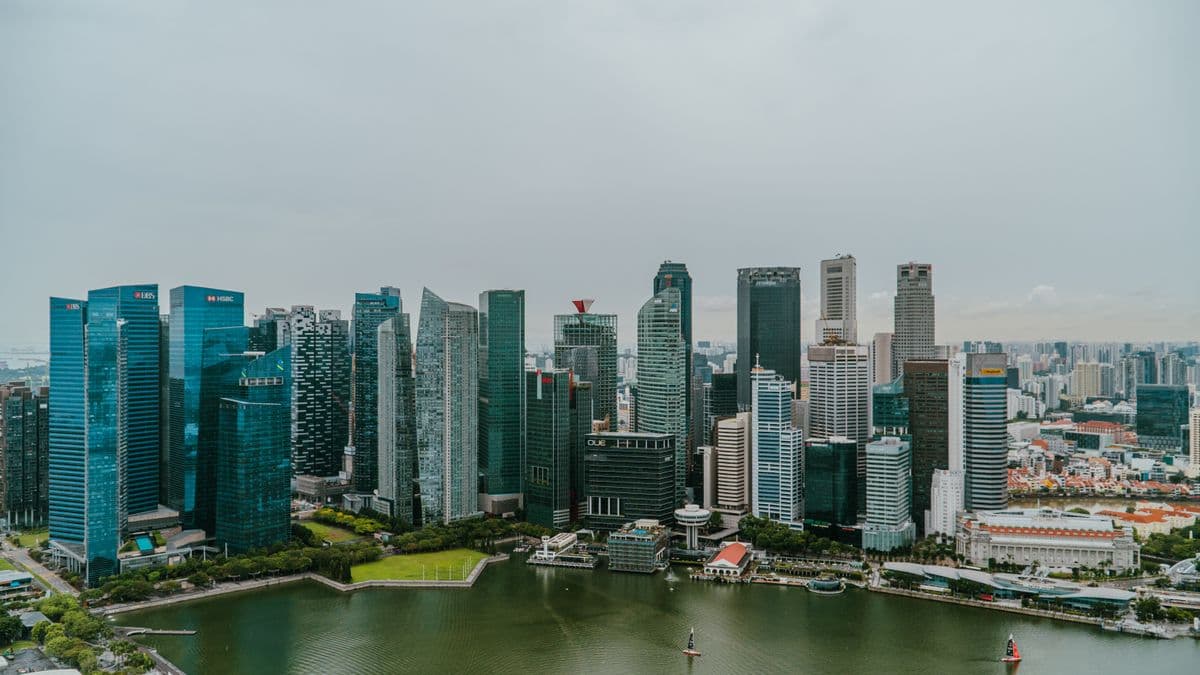 Long Layover at Singapore Changi (SIN): Sleep, Shower & What to Do